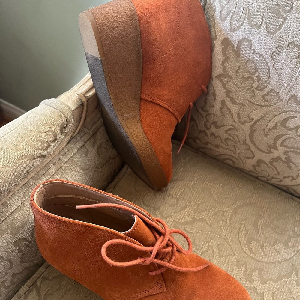Clarcks original ankle bootie. Size 6.5